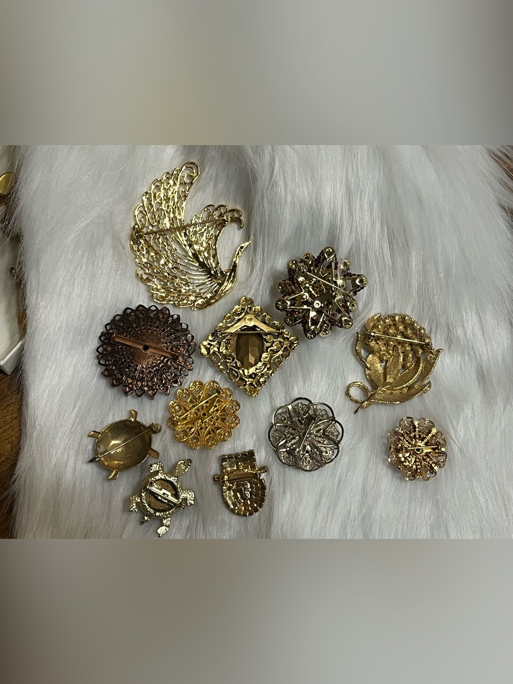 Vintage Brooch Lot - Picture 10 of 13